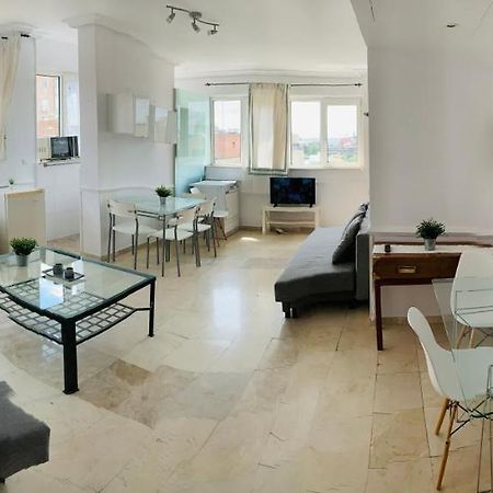 Pisos Con Piscina De Temporada Corta Estancia Madrid Eksteriør billede