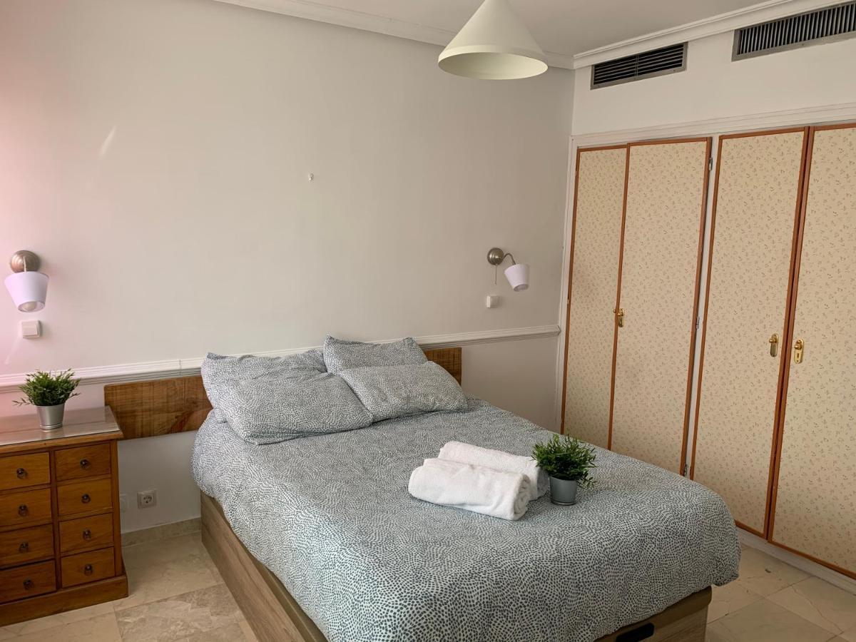 Pisos Con Piscina De Temporada Corta Estancia Madrid Eksteriør billede