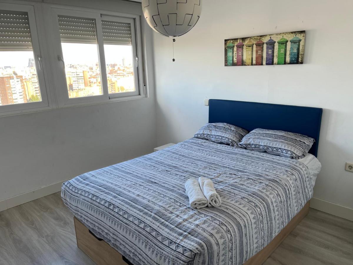Pisos Con Piscina De Temporada Corta Estancia Madrid Eksteriør billede