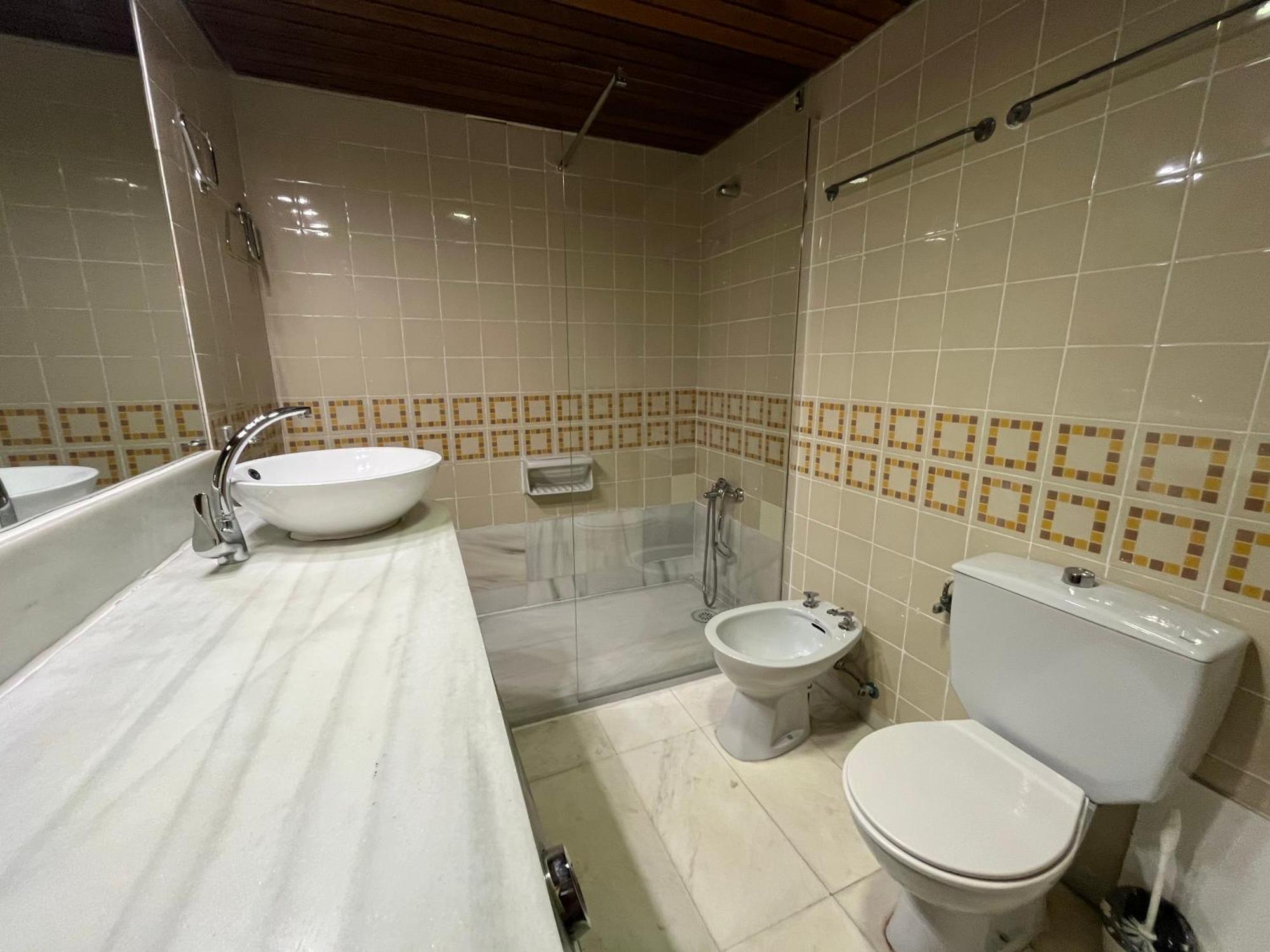 Pisos Con Piscina De Temporada Corta Estancia Madrid Eksteriør billede